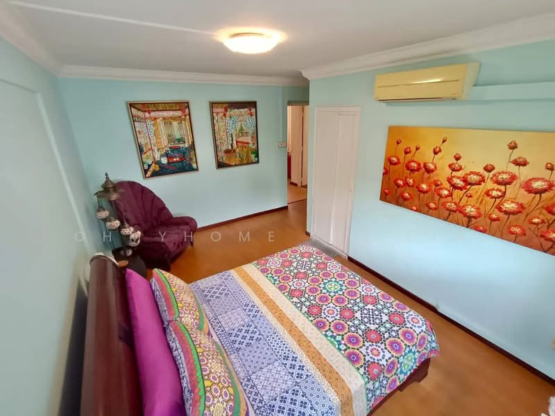345 Tampines Street 33 HDB Flat For Sale at S$ 800,000 | PropertyGuru Singapore - Bedroom
