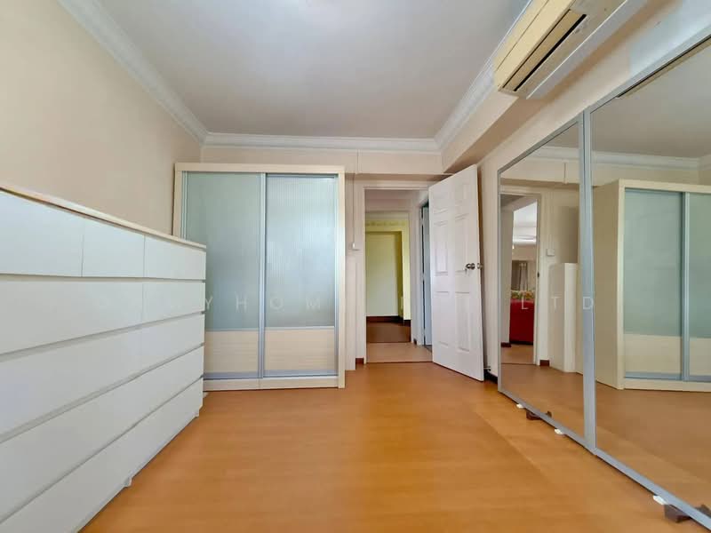 345 Tampines Street 33 HDB Flat For Sale at S$ 800,000 | PropertyGuru Singapore - Interior