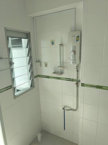 446 Yishun Avenue 11, 446 Yishun Avenue 11, 2 Bedrooms, 767 sqft, HDB Flat For Rent, by Arvind (PN), 500085964 - Bathroom - PropertyGuru.com.sg