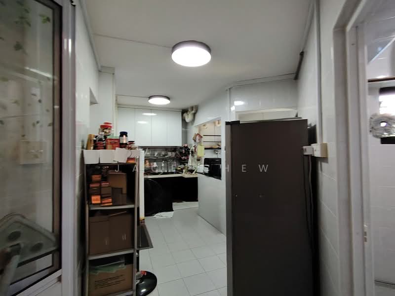 250C Compassvale Street HDB Flat For Sale at S$ 800,000 | PropertyGuru Singapore - Kitchen