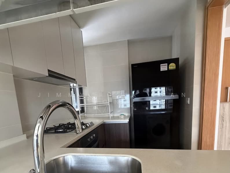La Fiesta Condominium For Sale at S$ 1,370,000 | PropertyGuru Singapore - Kitchen