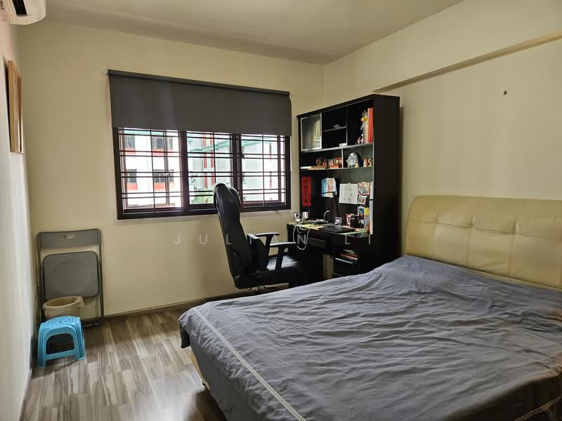 choa chu kang crescent HDB Flat For Sale at S$ 620,000 | PropertyGuru Singapore - Bedroom