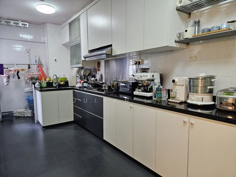 choa chu kang crescent HDB Flat For Sale at S$ 620,000 | PropertyGuru Singapore - Kitchen