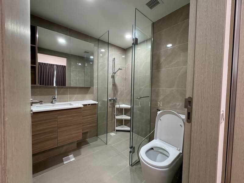 Treasure at Tampines Condominium For Sale at S$ 1,200,000 | PropertyGuru Singapore - Bathroom