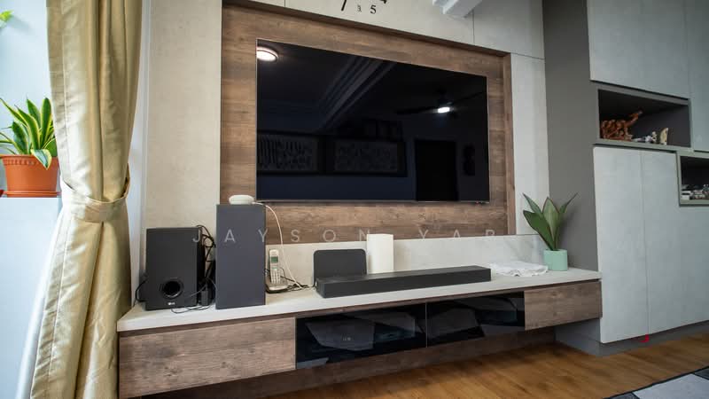 108 Woodlands Street 13 HDB Flat For Sale at S$ 540,000 | PropertyGuru Singapore - Living Room