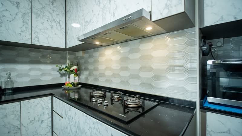 108 Woodlands Street 13 HDB Flat For Sale at S$ 540,000 | PropertyGuru Singapore - Kitchen