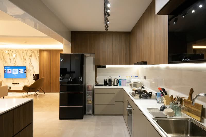 461B Bukit Batok West Avenue 8 HDB Flat For Sale at S$ 888,000 | PropertyGuru Singapore - Kitchen