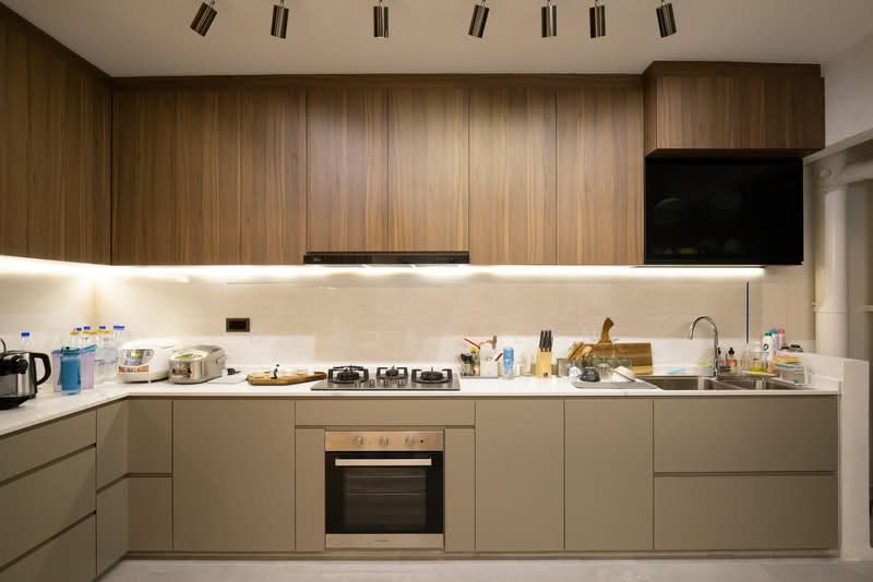 461B Bukit Batok West Avenue 8 HDB Flat For Sale at S$ 888,000 | PropertyGuru Singapore - Kitchen