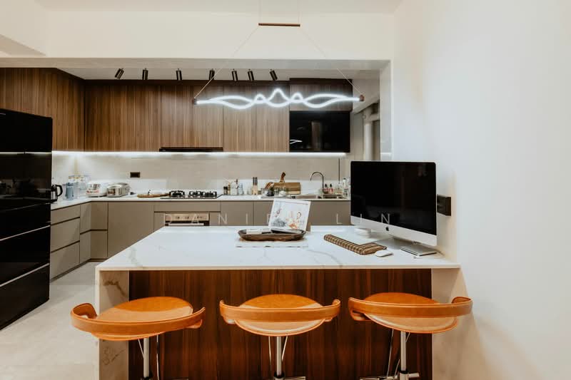 461B Bukit Batok West Avenue 8 HDB Flat For Sale at S$ 888,000 | PropertyGuru Singapore - Kitchen