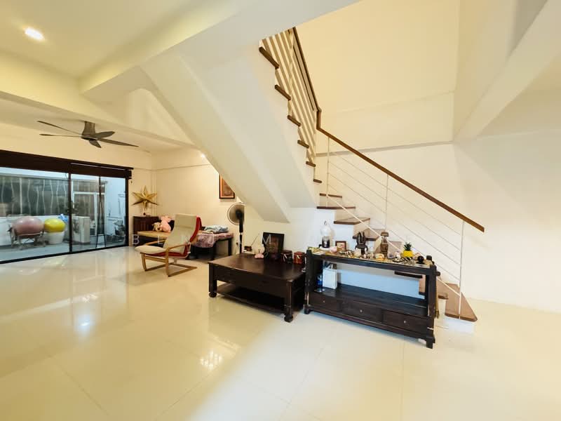 For Sale - 335 Jurong East Avenue 1