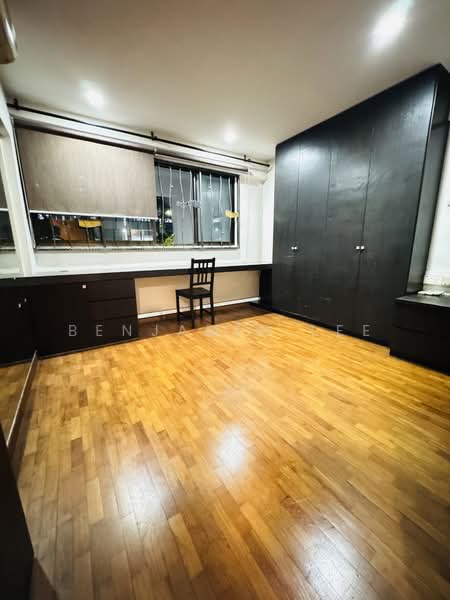 335 Jurong East Avenue 1 HDB Flat For Sale at S$ 788,000 | PropertyGuru Singapore - Interior