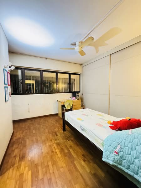 335 Jurong East Avenue 1 HDB Flat For Sale at S$ 788,000 | PropertyGuru Singapore - Bedroom