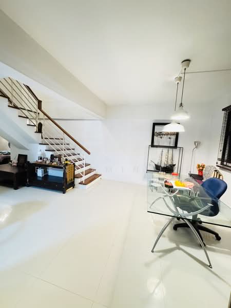 335 Jurong East Avenue 1 HDB Flat For Sale at S$ 788,000 | PropertyGuru Singapore - Interior