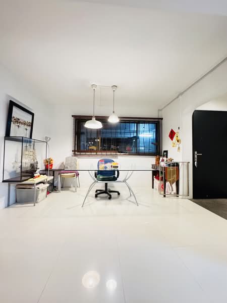 335 Jurong East Avenue 1 HDB Flat For Sale at S$ 788,000 | PropertyGuru Singapore - Living Room