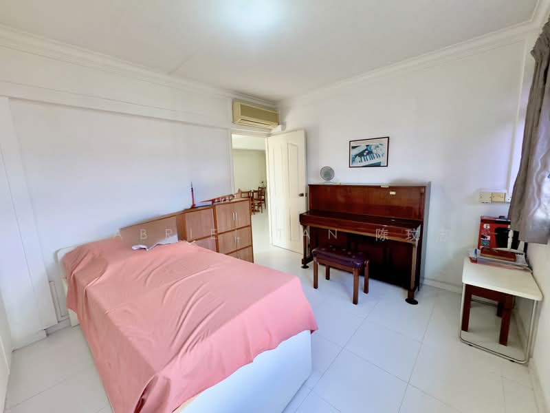 5 Farrer Road HDB Flat For Sale at S$ 1,050,000 | PropertyGuru Singapore - Bedroom