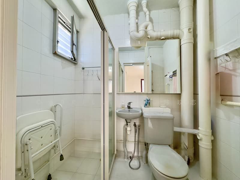 5 Farrer Road HDB Flat For Sale at S$ 1,050,000 | PropertyGuru Singapore - Bathroom