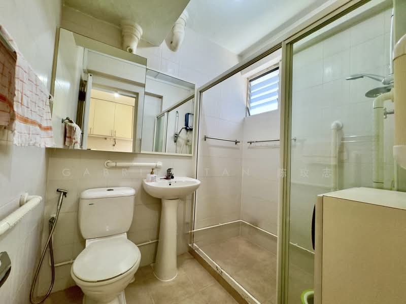 5 Farrer Road HDB Flat For Sale at S$ 1,050,000 | PropertyGuru Singapore - Bathroom