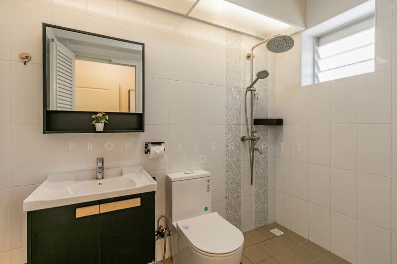 186A Bedok North Street 4 HDB Flat For Sale at S$ 900,000 | PropertyGuru Singapore - Bathroom