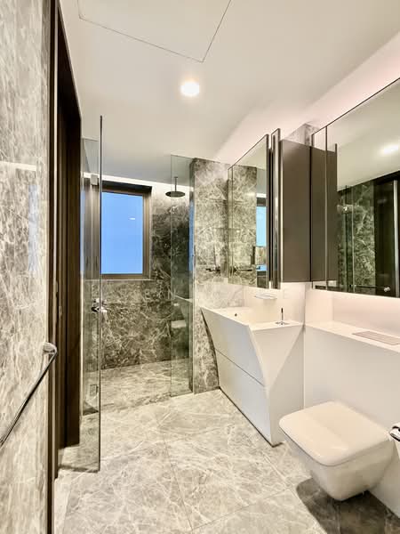 Cairnhill Nine, 9 Cairnhill Road, 2 Bedrooms, 732 sqft, Condominium For Rent, by Irene Lee, 500086120 - Bathroom - PropertyGuru.com.sg