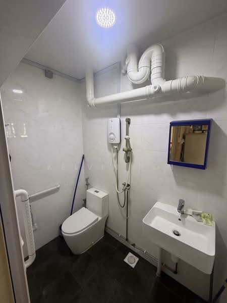 826 Woodlands Street 81 HDB Flat For Sale at S$ 698,000 | PropertyGuru Singapore - Bathroom