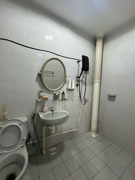 708 Woodlands Drive 70 HDB Flat For Sale at S$ 620,000 | PropertyGuru Singapore - Bathroom