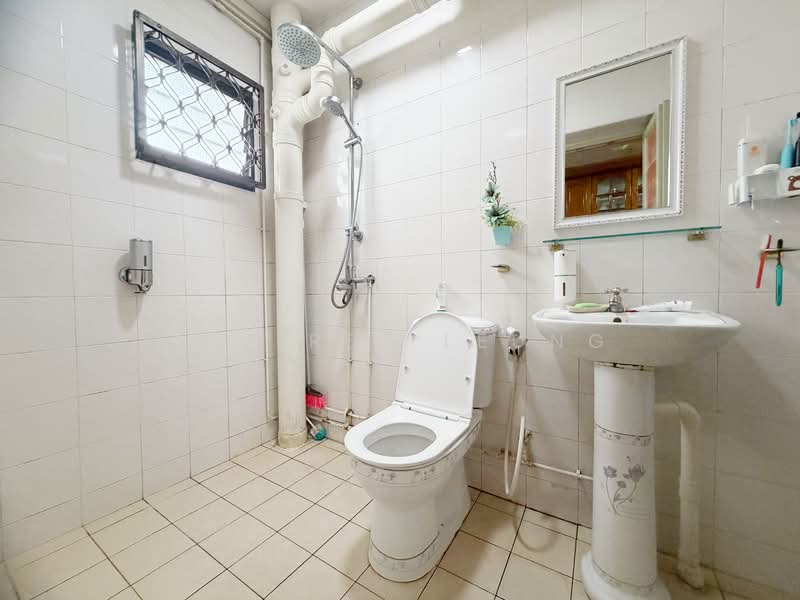 123D Rivervale Drive HDB Flat For Sale at S$ 648,000 | PropertyGuru Singapore - Common Bathroom
