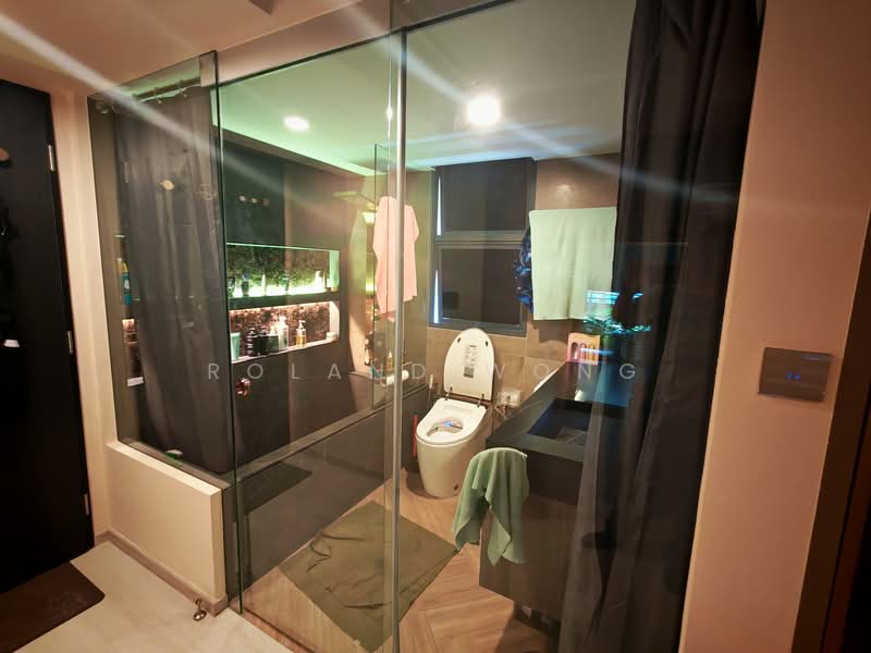Blossom Residences Executive Condominium For Sale at S$ 1,770,000 | PropertyGuru Singapore - Bathroom