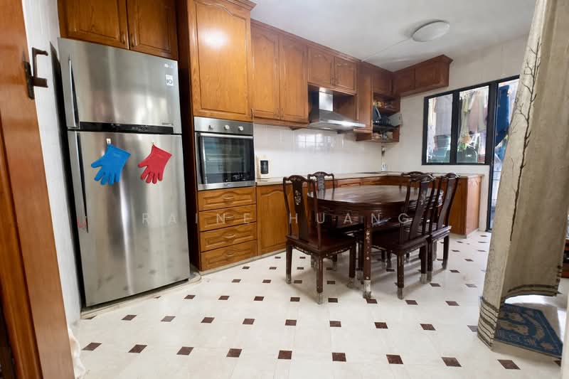 338 Sembawang Crescent HDB Flat For Sale at S$ 799,000 | PropertyGuru Singapore - Kitchen