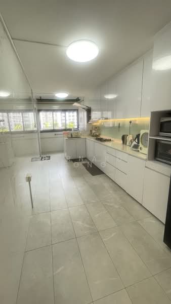 124 Bishan Street 12 HDB Flat For Sale at S$ 1,200,000 | PropertyGuru Singapore - Kitchen