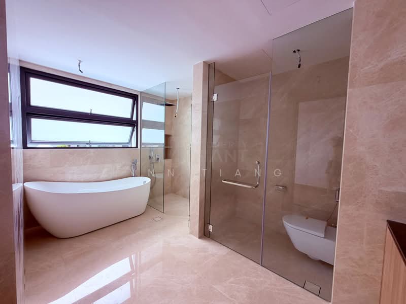 ❤️GIANT⚡️4 Levels Detached Bungalow in Braddell Heights Estate Bungalow House For Sale at S$ 14,800,000 | PropertyGuru Singapore - Bathroom