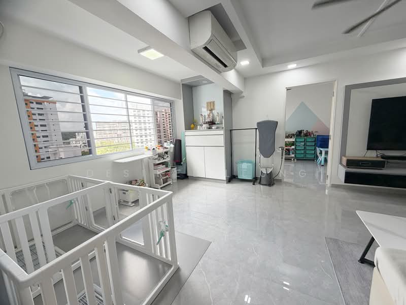 335 Sembawang Close HDB Flat For Sale at S$ 725,000 | PropertyGuru Singapore - Living Room
