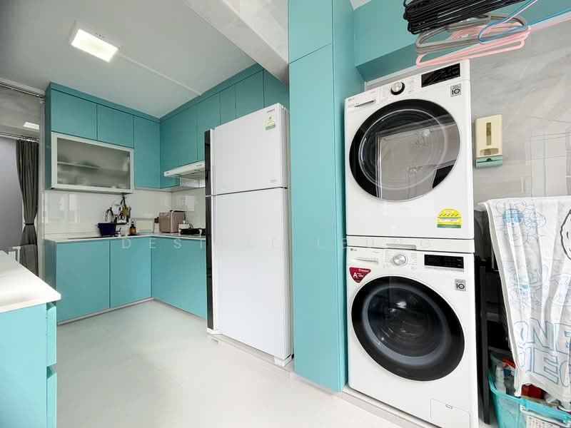 335 Sembawang Close HDB Flat For Sale at S$ 725,000 | PropertyGuru Singapore - Kitchen