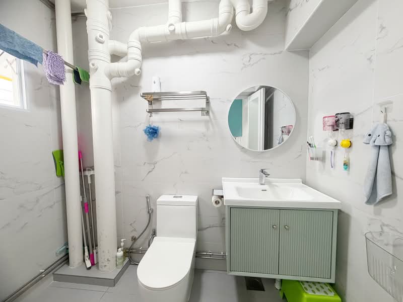 335 Sembawang Close HDB Flat For Sale at S$ 725,000 | PropertyGuru Singapore - Common bathroom 