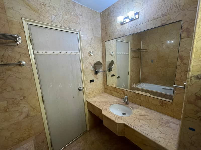 Nineteen Shelford, 19 Shelford Road, 2 Bedrooms, 947 sqft, Condominium For Rent, by Samuel Tang, 500086187 - Bathroom - PropertyGuru.com.sg