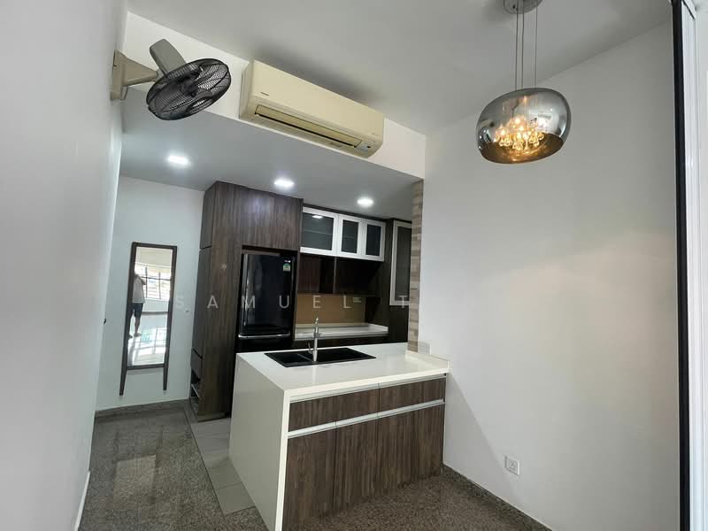 Nineteen Shelford, 19 Shelford Road, 2 Bedrooms, 947 sqft, Condominium For Rent, by Samuel Tang, 500086187 - Kitchen - PropertyGuru.com.sg