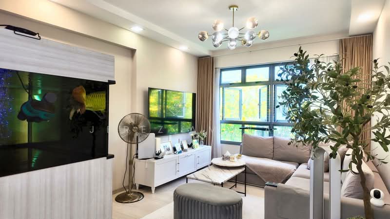 620A Tampines Street 61 HDB Flat For Sale at S$ 780,000 | PropertyGuru Singapore - Living Room