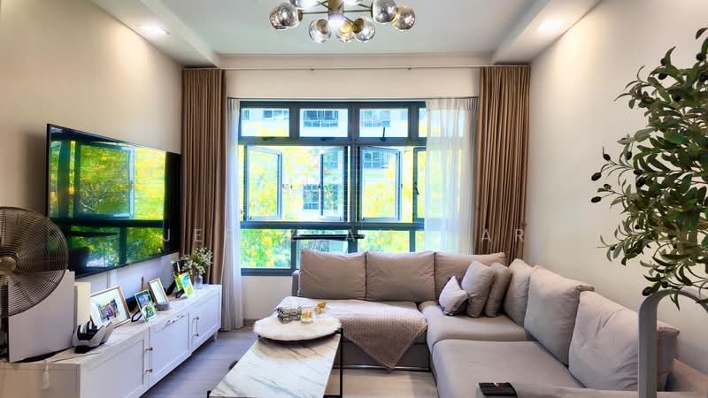 620A Tampines Street 61 HDB Flat For Sale at S$ 780,000 | PropertyGuru Singapore - Living Room