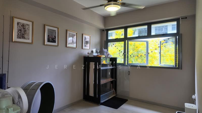 620A Tampines Street 61 HDB Flat For Sale at S$ 780,000 | PropertyGuru Singapore - Study