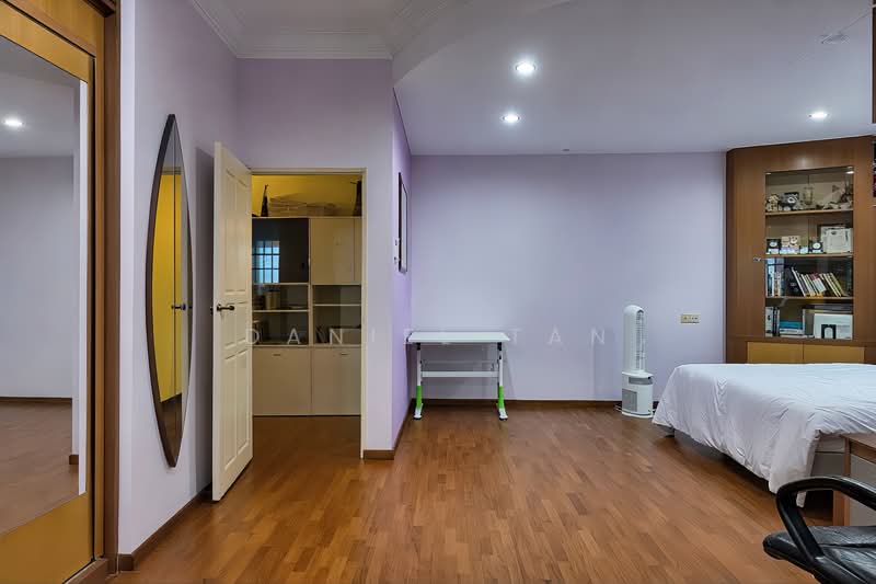 Freehold Corner Terrace | Lush Green Views | Seletar Gdns Corner Terrace For Sale at S$ 4,999,999 | PropertyGuru Singapore - Primary Bedroom