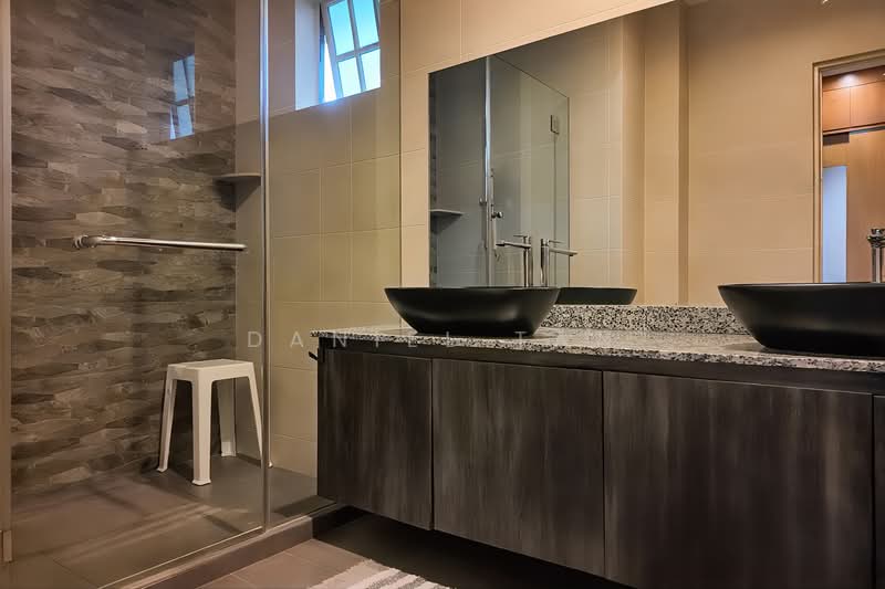 Freehold Corner Terrace | Lush Green Views | Seletar Gdns Corner Terrace For Sale at S$ 4,999,999 | PropertyGuru Singapore - Primary Bathroom