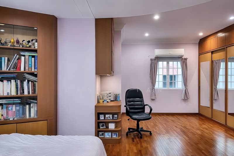 Freehold Corner Terrace | Lush Green Views | Seletar Gdns Corner Terrace For Sale at S$ 4,999,999 | PropertyGuru Singapore - Primary Bedroom