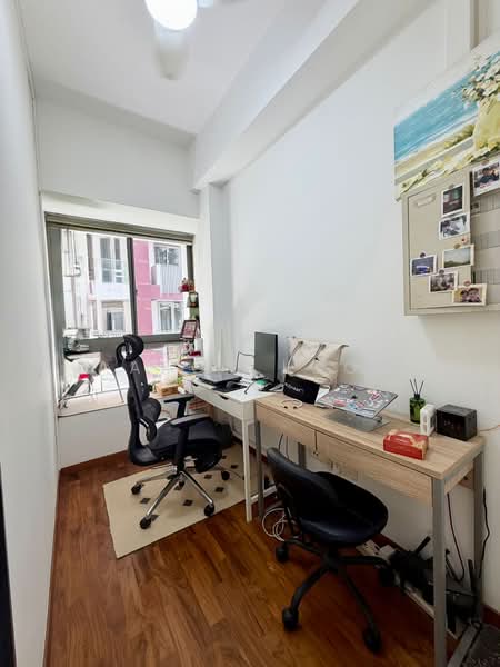 Robertson Edge Apartment For Sale at S$ 948,000 | PropertyGuru Singapore - Study