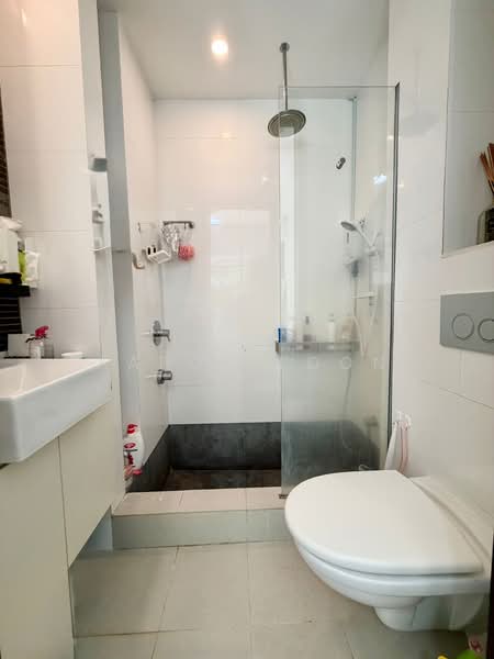 Robertson Edge Apartment For Sale at S$ 948,000 | PropertyGuru Singapore - Bathroom