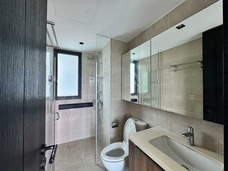 Kingsford Waterbay Condominium For Sale at S$ 1,300,000 | PropertyGuru Singapore - Bathroom