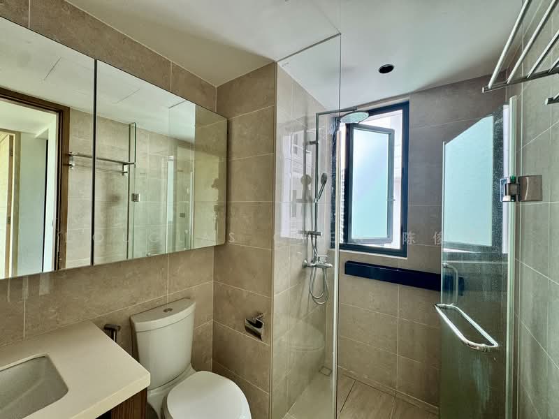 Kingsford Waterbay Condominium For Sale at S$ 1,300,000 | PropertyGuru Singapore - Bathroom