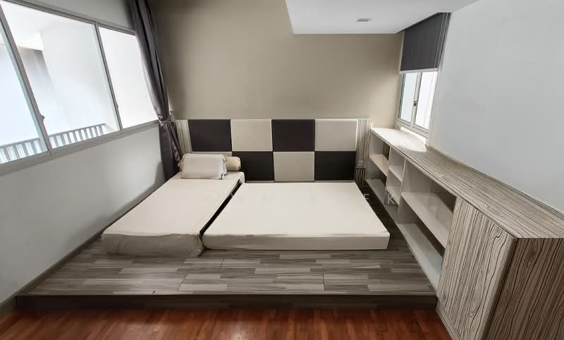 Springside Avenue, Springside Avenue, 6 Bedrooms, 4,500 sqft, Terraced House For Sale, by Shawn Kuek, 500086250 - Bedroom 3 - PropertyGuru.com.sg