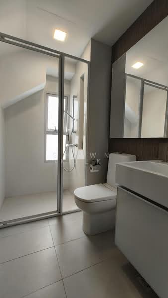 Springside Avenue, Springside Avenue, 6 Bedrooms, 4,500 sqft, Terraced House For Sale, by Shawn Kuek, 500086250 - Bathroom - Attic - PropertyGuru.com.sg