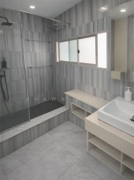 Springside Avenue, Springside Avenue, 6 Bedrooms, 4,500 sqft, Terraced House For Sale, by Shawn Kuek, 500086250 - Bathroom - PropertyGuru.com.sg