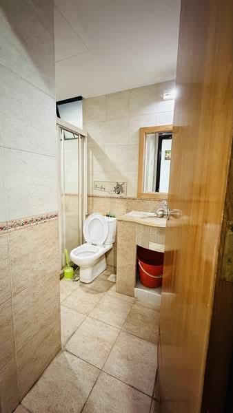 Regent Heights Condominium For Sale at S$ 1,360,000 | PropertyGuru Singapore - Bathroom