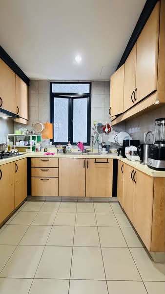 Regent Heights Condominium For Sale at S$ 1,360,000 | PropertyGuru Singapore - Kitchen